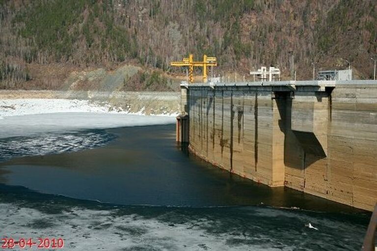 Береговой водосброс 