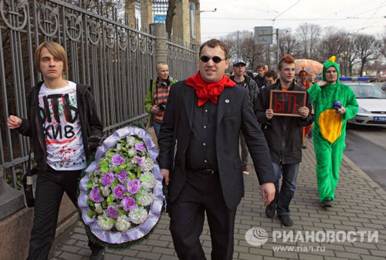 Похороны мертворожденной Монстрации в Санкт-Петербурге