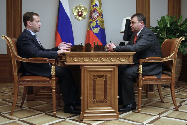 Президент РФ Д.Медведев встретился с главой Минобороны РФ А.Сердюковым