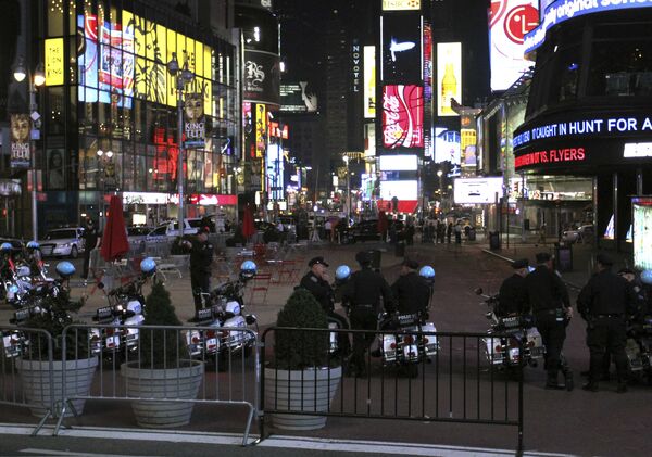 Полиция Нью-Йорка эвакуировала людей с Таймс-сквер из-за возгорания подозрительного автомобиля