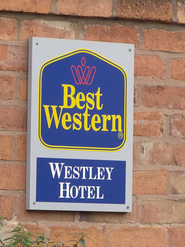 Вывеска одного из отелей группы Best Western