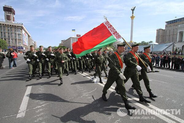 Генеральная репетиция соместного парада войск по случаю 65-й годовщины Победы в Киеве