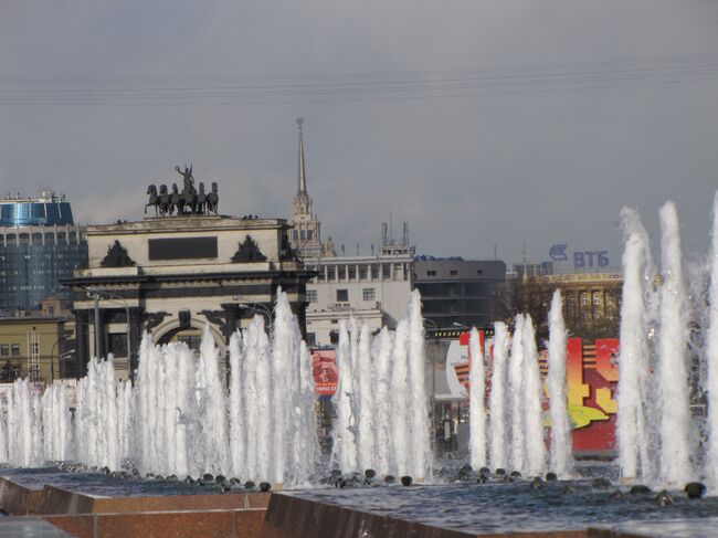 Фонтаны на Поклонной горе в Москве. Архив