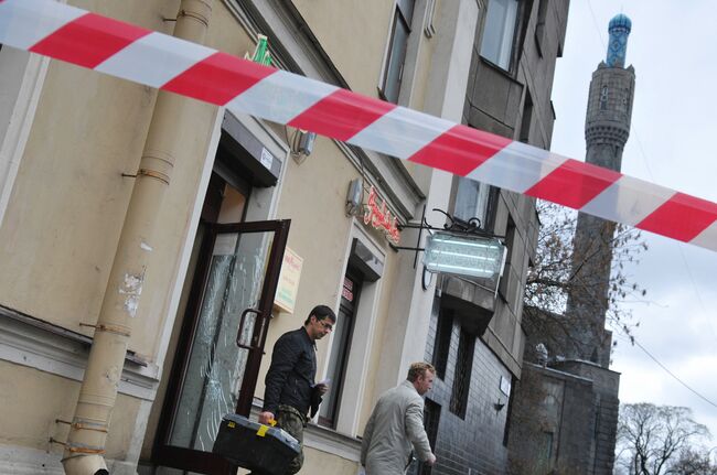 В Санкт-Петербурге злоумышленники бросили гранту в мусульманский магазин