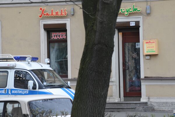 В Санкт-Петербурге злоумышленники бросили гранту в мусульманский магазин
