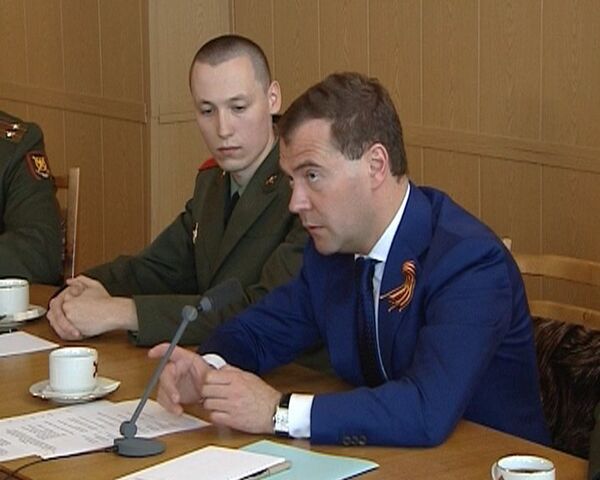 Президент РФ рассказал солдатам о сроке годности ЕГЭ