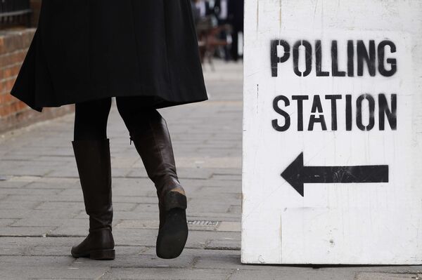 Возле избирательного участка в Лондоне