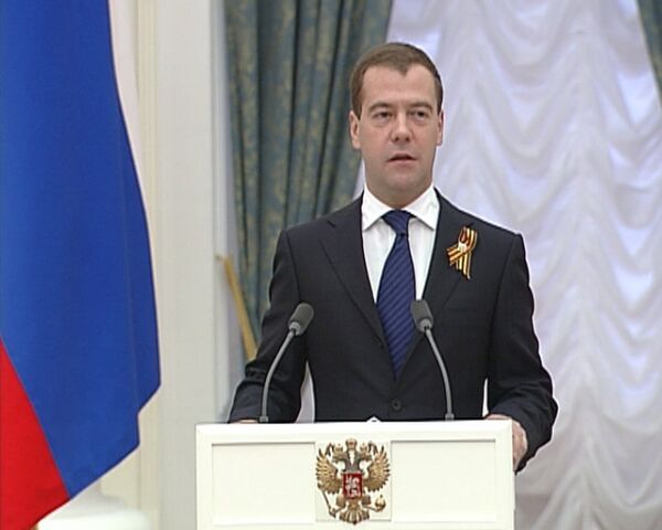 Медведев наградил в Кремле героя войны, чьим именем назван Ту-160