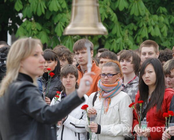 Акция памяти жертв терактов в московском метро