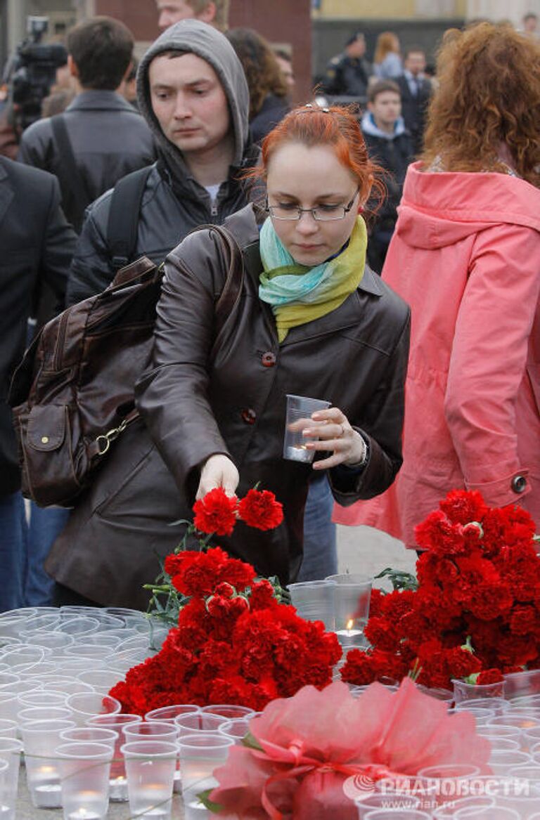 Акция памяти жертв терактов в московском метро