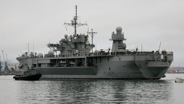 Корабль ВМС США Блю Ридж во время пребывания во Владивостоке