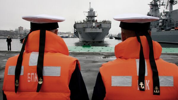 Прибытие корабля ВМС США Блю Ридж во Владивосток