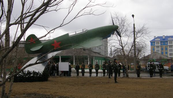 Памятник-самолет установлен в Нарьян-Маре в память о погибших на войне