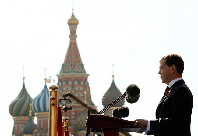 Дмитрий Медведев во время празднования 65-ой годовщины Победы в Великой Отечественной Войне
