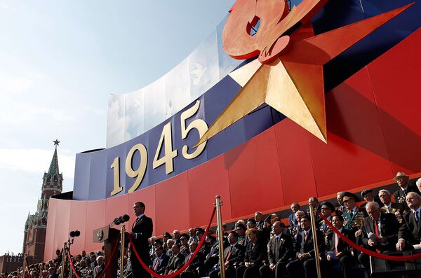 Дмитрий Медведев во время празднования 65-ой годовщины Победы в Великой Отечественной Войне