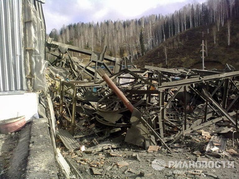 Последствия взрыва на шахте Распадская в Кемеровской области