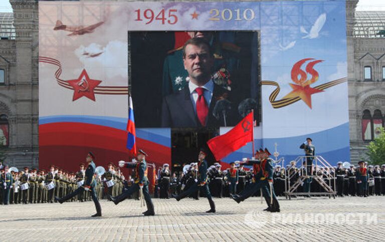 Президент РФ Д.Медведев на параде по случаю 65-летия Победы в ВОВ