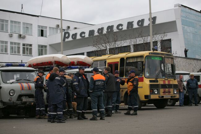 Спасатели МЧС прибыли место аварии на шахте Распадская в Кемеровской области