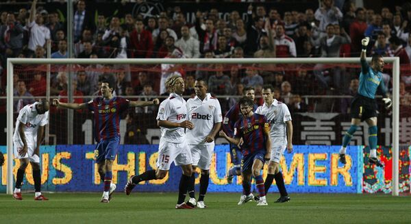 Игровой момент матча Севилья - Барселона