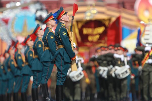 Военный парад, посвященный 65-летию Победы в Великой Отечественной войне. Архив