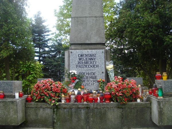 Могилы советских солдат  в Польше