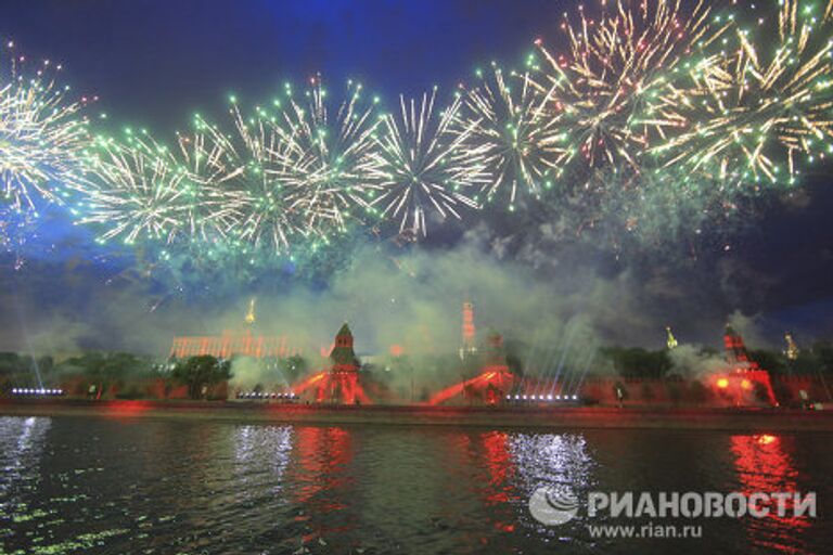 Праздничный салют над Москвой