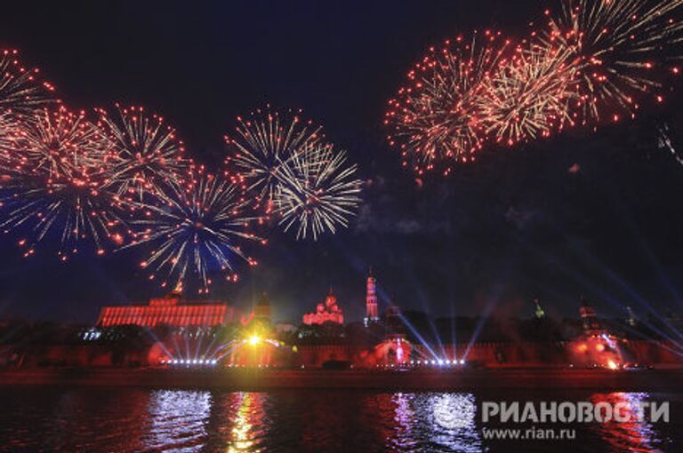 Праздничный салют над Москвой