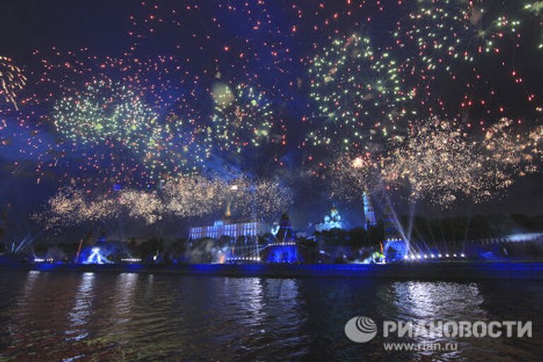 Праздничный салют над Москвой