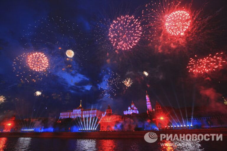 Праздничный салют над Москвой