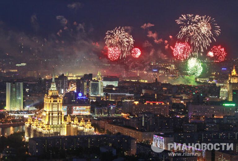 Праздничный салют в Москве