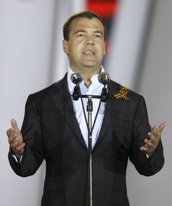 Президент РФ Дмитрий Медведев на праздничном концерте в Лужниках