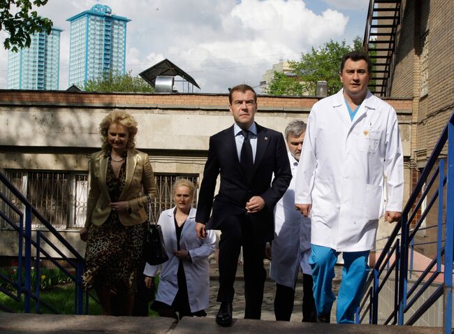 Дмитрий Медведев навестил в больнице в Москве пострадавших кузбасских шахтеров