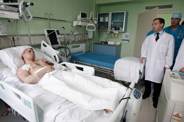 Дмитрий Медведев навестил в больнице в Москве пострадавших кузбасских шахтеров. Архив