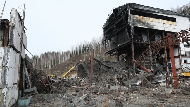 Последствия взрывов на шахте Распадская в Кемеровской области