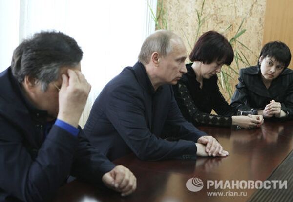 Владимир Путин встретился с группой родственников горняков, погибших в результате аварии на шахте Распадская