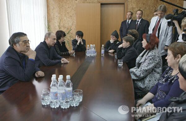 Владимир Путин встретился с группой родственников горняков, погибших в результате аварии на шахте Распадская
