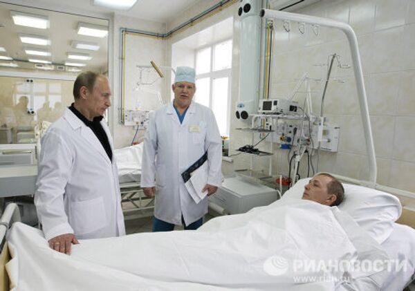 Премьер-министр РФ Владимир Путин навестил горняков в больнице Новокузнецка