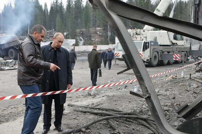 Премьер-министр РФ Владимир Путин во время посещения шахты Распадская. Архив