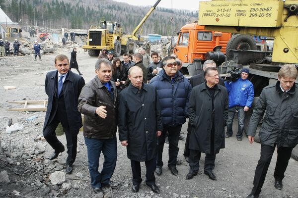 Премьер-министр РФ Владимир Путин во время посещения шахты Распадская. Архив