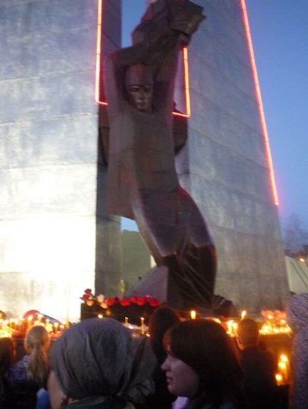 Жители Междуреченска зажгли свечи в память о горняках на Распадской