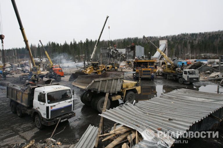 Последствия взрывов на шахте Распадская в Кемеровской области