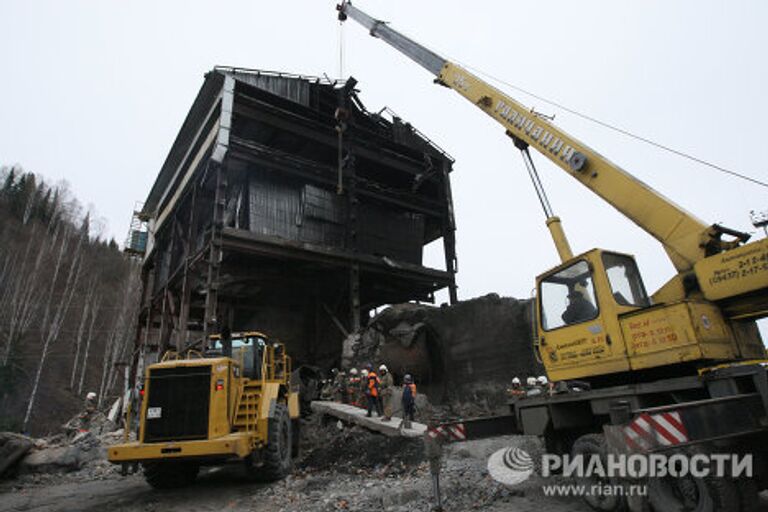 Последствия взрывов на шахте Распадская в Кемеровской области