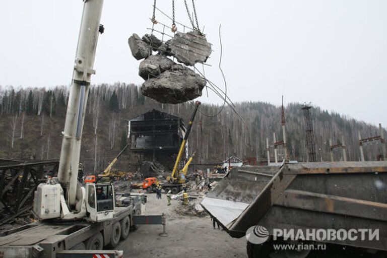 Последствия взрывов на шахте Распадская в Кемеровской области