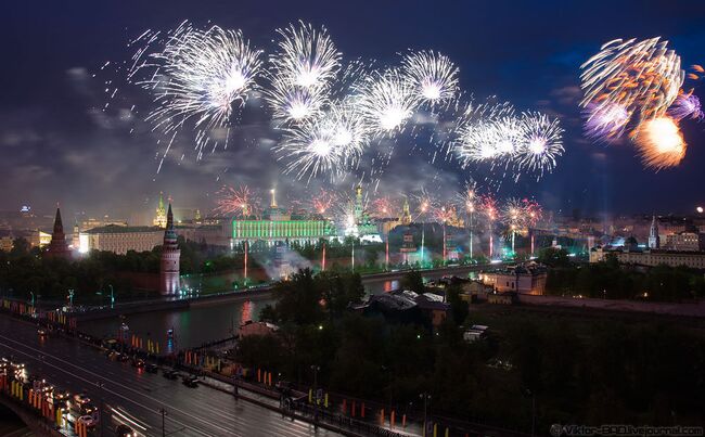 Праздничный салют в Москве. Архив