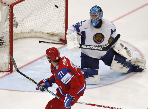 Игровой момент матча Россия - Казахстан