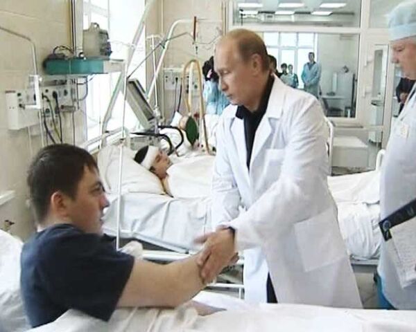 Путин навестил в больнице шахтеров, пострадавших на Распадской