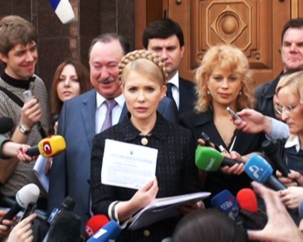 Тимошенко хочет увидеть на повестке из прокуратуры портрет Януковича
