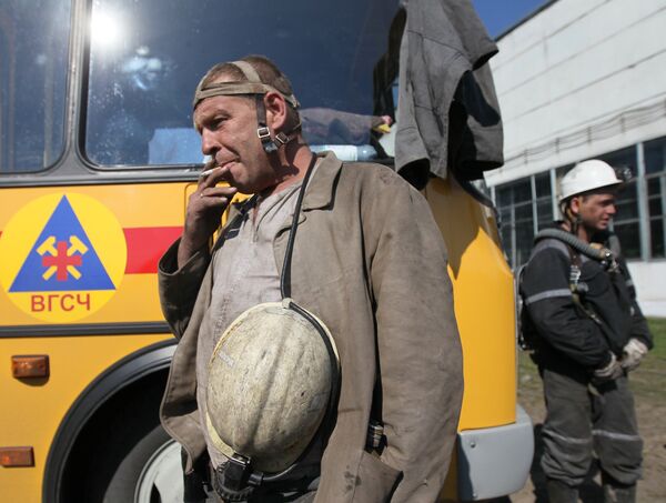 Спасатели отряда ВГСЧ на шахте Распадская в Кемеровской области