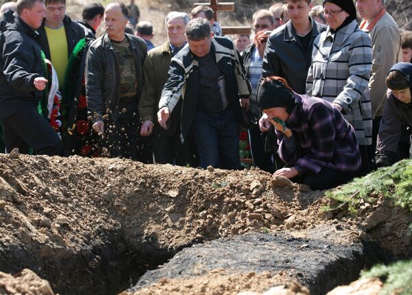 Похороны шахтеров, погибших на шахте Распадская, прошли в Междуреченске