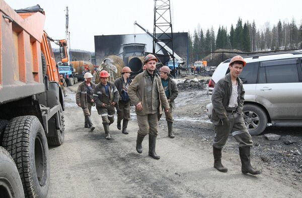 Спасатели на шахте Распадская, где произошла крупная авария.